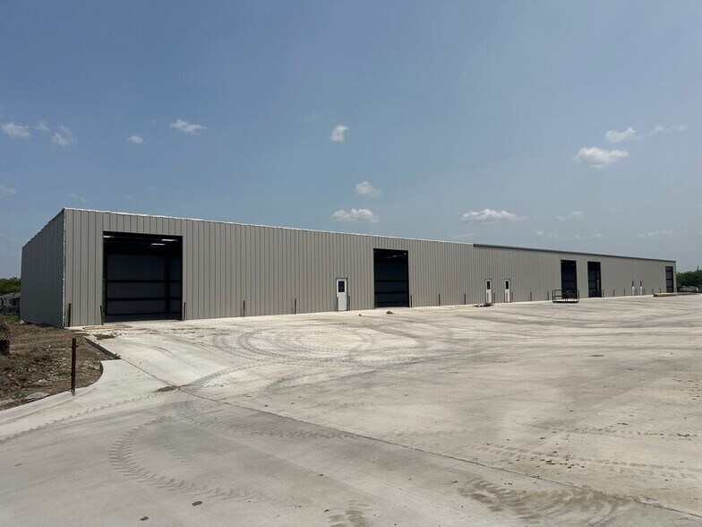 12216 Mitchell Dr, Alvarado, TX à louer - Photo de l’immeuble – Image 2 sur 6