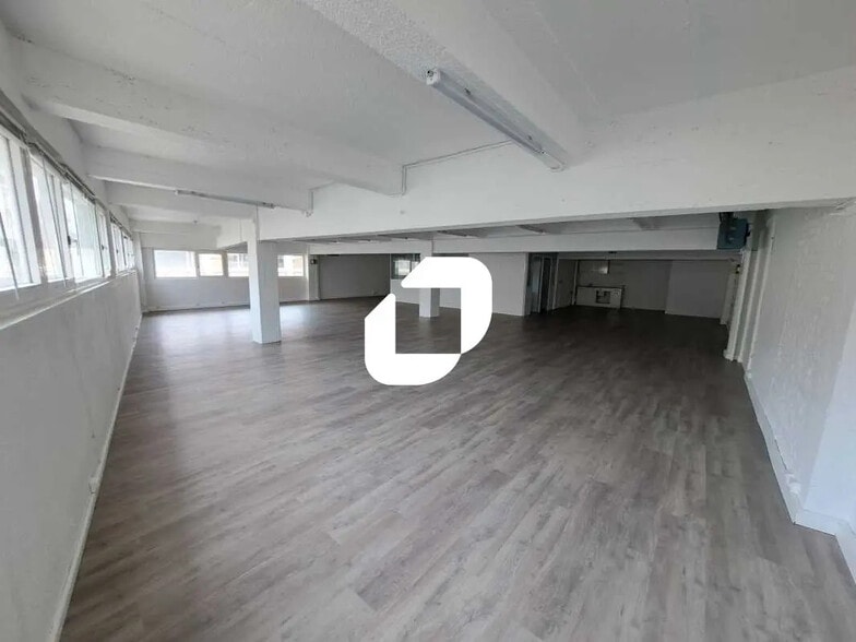 Bureau dans Montreuil à louer - Photo de l’immeuble – Image 1 sur 17
