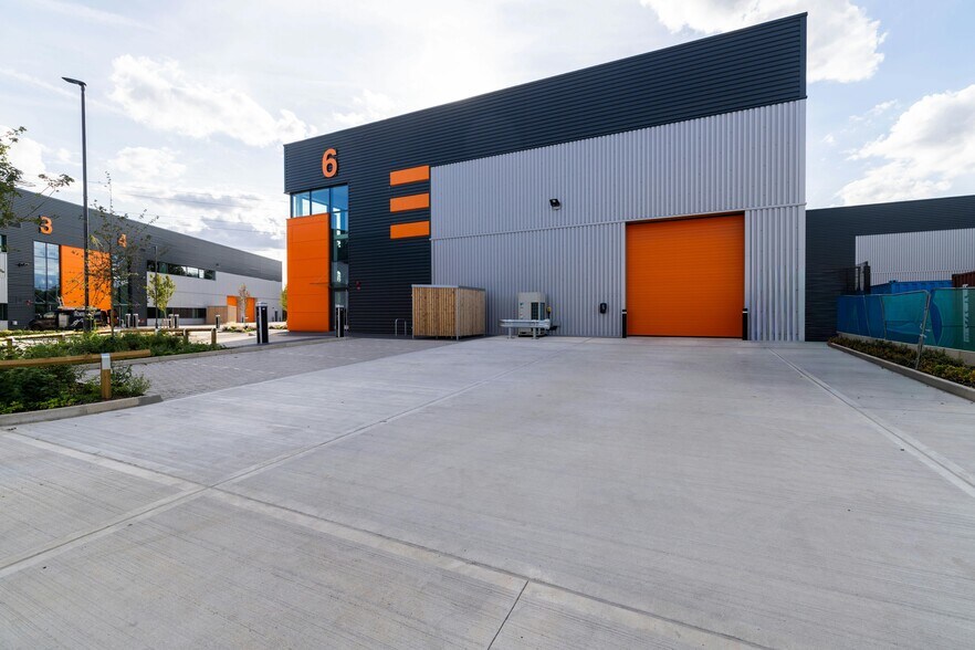 Roding Ln S, Woodford Green à louer - Photo de l’immeuble – Image 2 sur 30