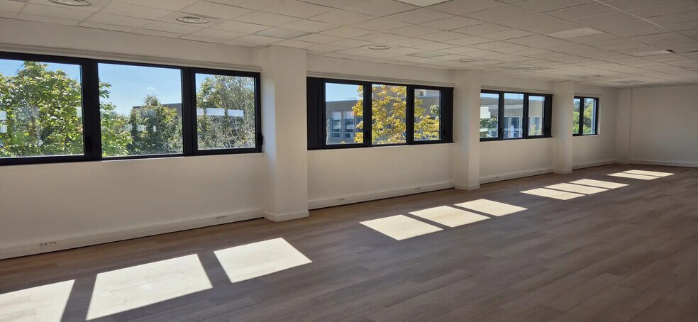 Bureau dans Dardilly à louer - Photo de l’immeuble – Image 1 sur 5