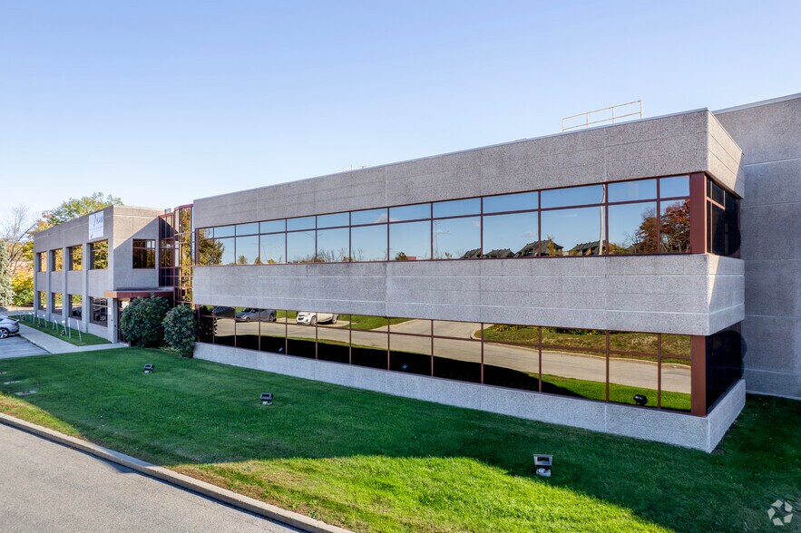 22000-22200 Aut Transcanadienne, Baie-d'urfe, QC à louer - Photo principale – Image 1 sur 6
