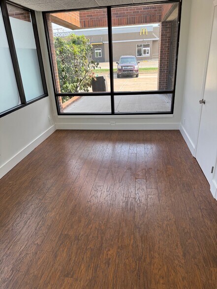 244 E US Highway 69, Claycomo, MO à louer - Photo de l’immeuble – Image 3 sur 19