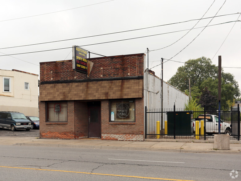 279 Kenilworth Ave N, Hamilton, ON à louer - Photo de l’immeuble – Image 2 sur 6
