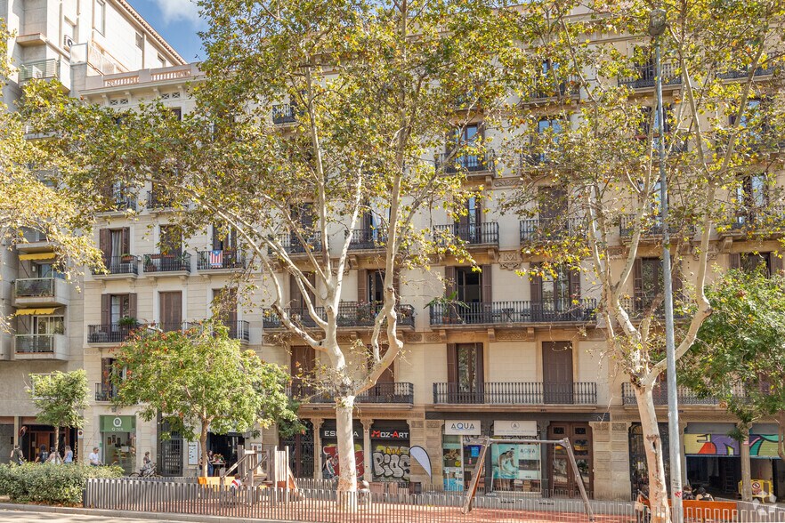 Local commercial dans Barcelone, Barcelona à louer - Photo de l’immeuble – Image 2 sur 2