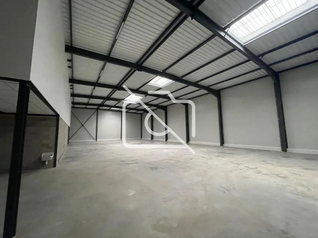 Industriel/Logistique dans Bondoufle à louer Photo intérieure– Image 1 sur 2