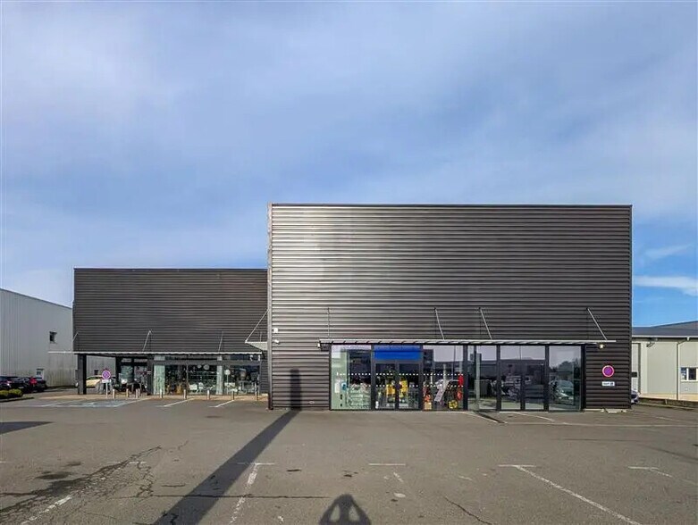 Local commercial dans Saint-Brieuc à louer - Photo de l’immeuble – Image 1 sur 6