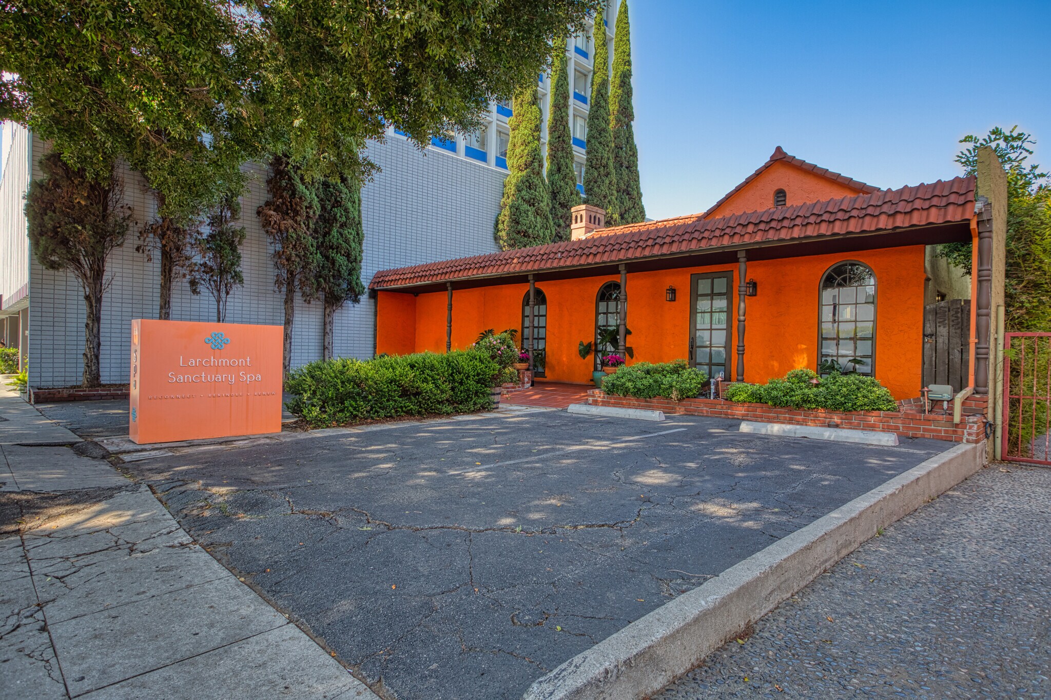 331 N Larchmont Blvd, Los Angeles, CA à vendre Photo de l’immeuble– Image 1 sur 14