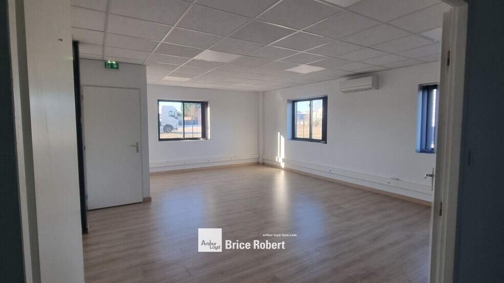 214 Rue De L'Artisanat, Saint-André-de-Corcy à louer - Photo intérieure – Image 3 sur 5
