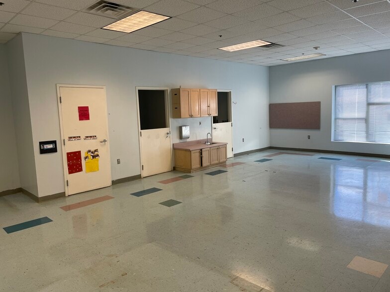 6701 Crestwood Blvd, Birmingham, AL à vendre - Photo intérieure – Image 3 sur 31
