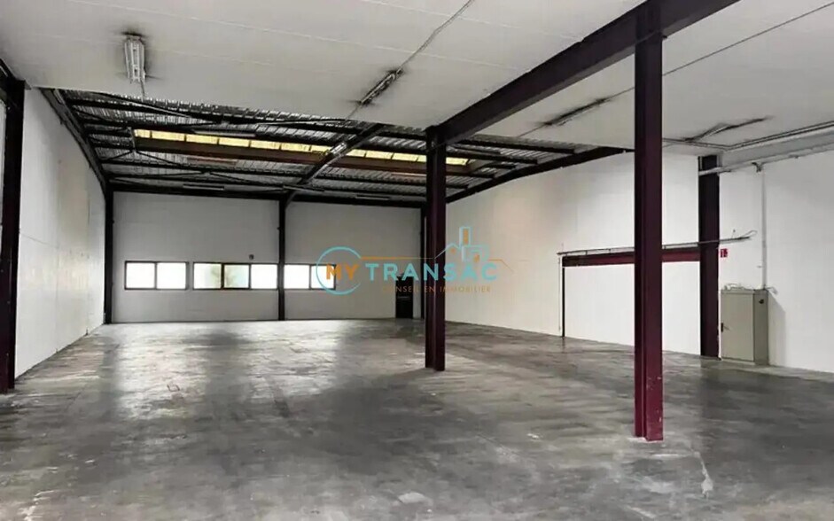 Local d’activités dans Le Blanc-Mesnil à louer - Photo de l’immeuble – Image 1 sur 4