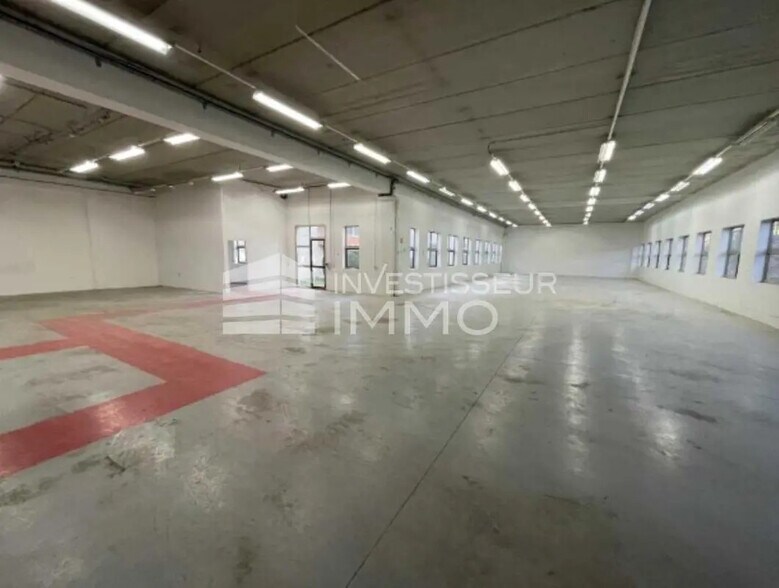Bureau dans Saint-Thibault-des-Vignes à louer - Photo de l’immeuble – Image 1 sur 5
