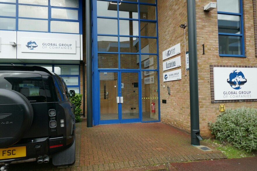 1 Astra Centre Edinburgh Way, Harlow à louer - Photo de l’immeuble – Image 2 sur 4