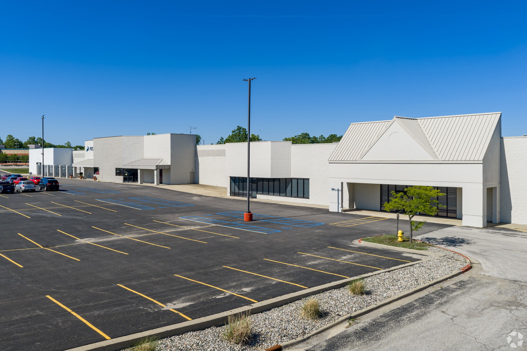 3030-3136 S Linden Rd, Flint, MI à louer Photo principale– Image 1 sur 14