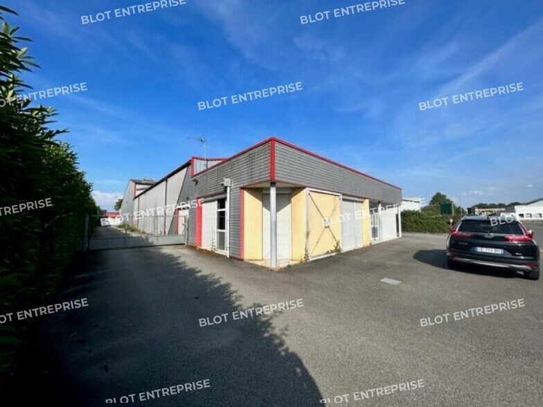 Local d'activités dans Saint-Jacques-de-la-Lande à vendre - Photo de l’immeuble – Image 2 sur 13