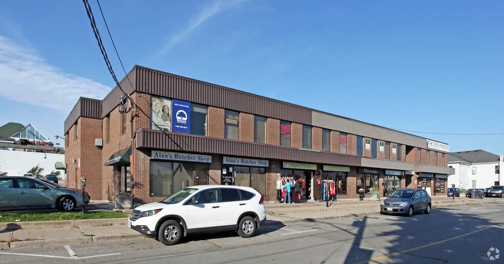108-122 Athol St, Whitby, ON à louer - Photo principale – Image 1 sur 2