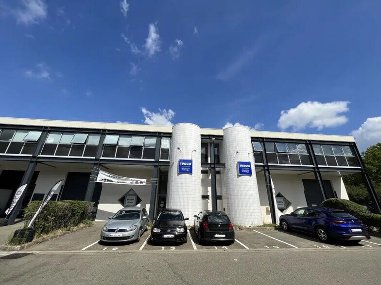 Industriel/Logistique dans Élancourt à louer - Photo de l’immeuble – Image 1 sur 6