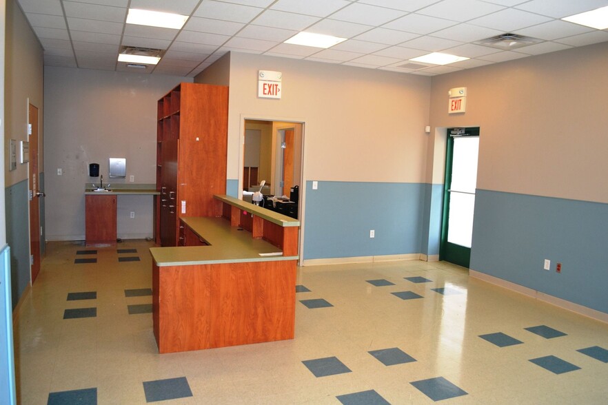 7415-7425 Lee Davis Rd, Mechanicsville, VA à louer - Photo intérieure – Image 2 sur 10
