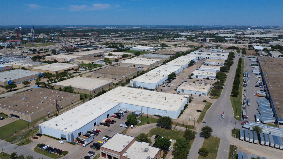 605 109th St, Arlington, TX à louer - Photo de l’immeuble – Image 3 sur 10