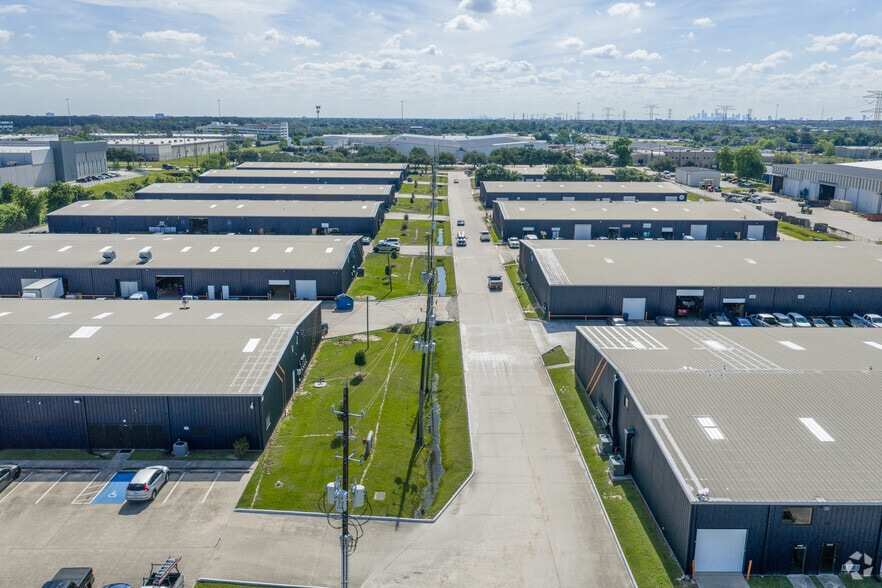 2121 Brittmoore Rd, Houston, TX à louer - Aérien – Image 1 sur 10