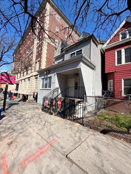 650 Bergen Ave, Jersey City, NJ à louer - Photo de l’immeuble – Image 3 sur 22