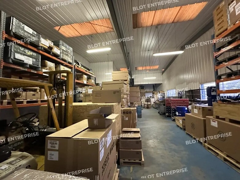 Local d’activités dans Mellac à louer - Photo de l’immeuble – Image 3 sur 5