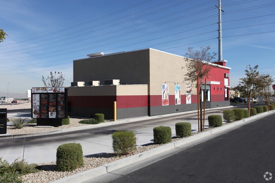 7017 S Durango Dr, Las Vegas, NV à louer - Photo de l’immeuble – Image 3 sur 3