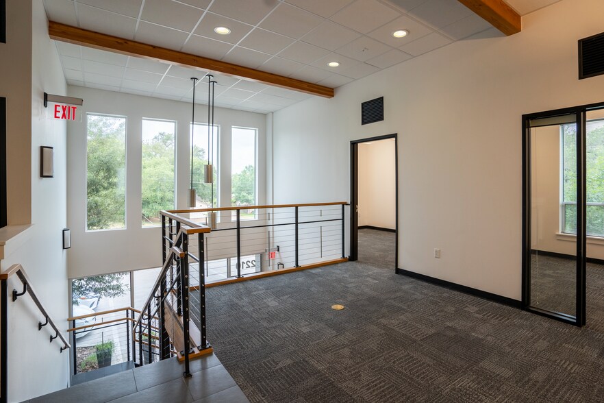 2210 Western Trails Blvd, Austin, TX à louer - Photo intérieure – Image 3 sur 14