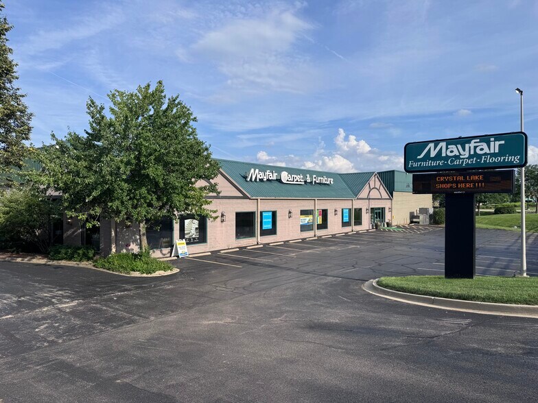 661 S Main St, Crystal Lake, IL à vendre - Photo de l’immeuble – Image 1 sur 5
