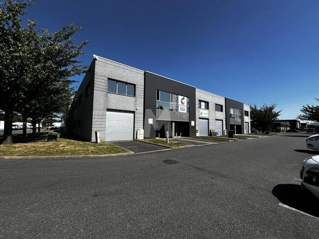 Plus de détails pour Local d’activités à vendre