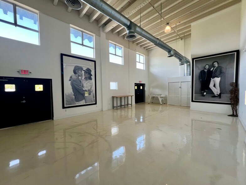 7251 NE 2nd Ave, Miami, FL à louer - Photo de l’immeuble – Image 2 sur 6
