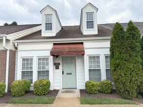 8407 Richmond Hwy, Alexandria, VA à louer Photo intérieure– Image 1 sur 21