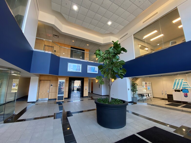 5115 Parkcenter Ave, Dublin, OH à louer - Photo de l’immeuble – Image 3 sur 3