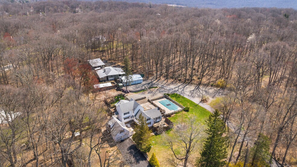 8 Stonehedge Ln, Byram Township, NJ à vendre - Photo de l’immeuble – Image 2 sur 31