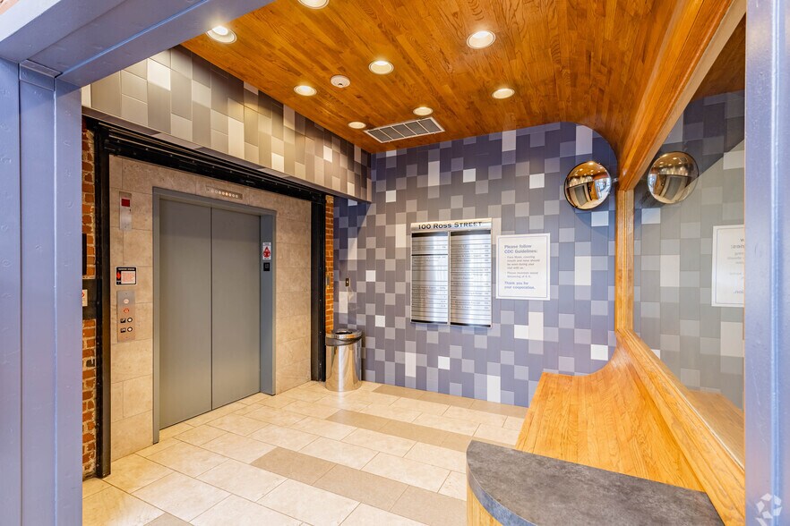 100 Ross St, Pittsburgh, PA à vendre - Hall d’entrée – Image 2 sur 27