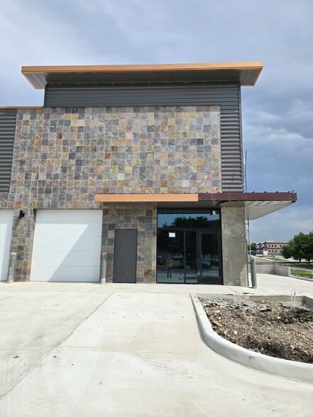 9850 Huebner Rd, San Antonio, TX à louer - Photo de l’immeuble – Image 3 sur 16