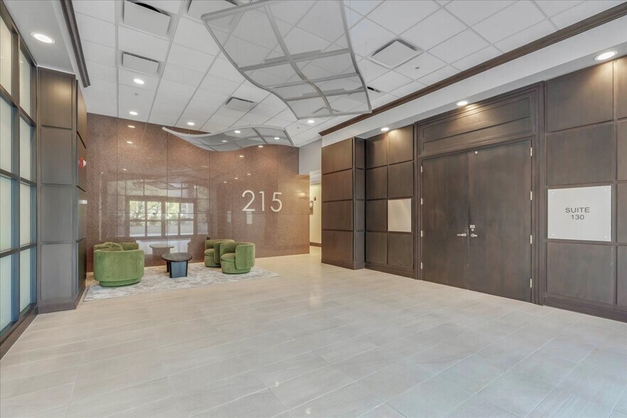 215 S Monroe St, Tallahassee, FL à louer - Photo de l’immeuble – Image 3 sur 43