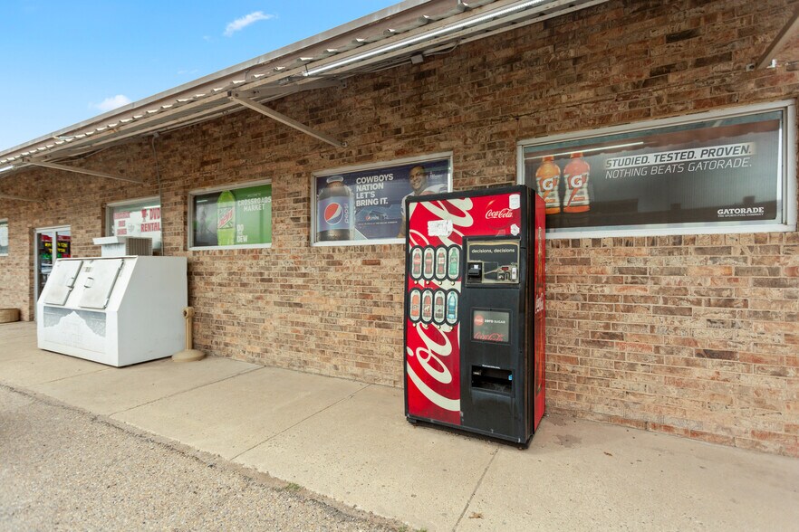 101 E Commercial St, Miami, TX à vendre - Photo de l’immeuble – Image 3 sur 36