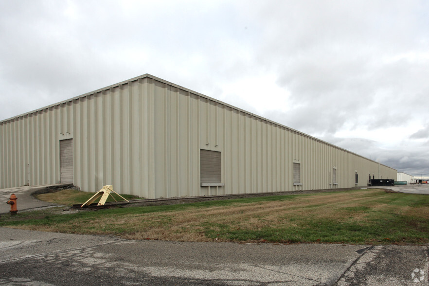 7925 National Tpke, Louisville, KY à louer - Photo de l’immeuble – Image 2 sur 6