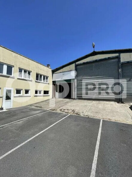 Local d’activités dans Noyon à louer - Photo de l’immeuble – Image 3 sur 6