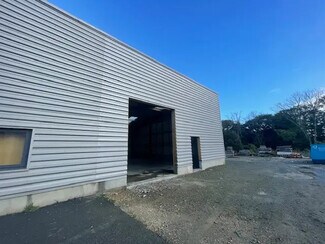 Plus de détails pour Local d'activités à louer