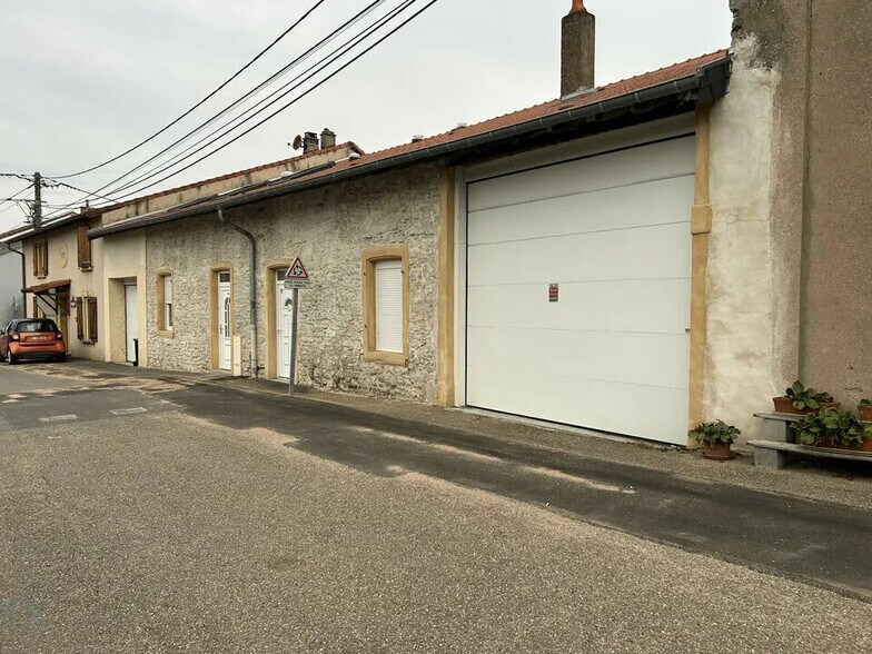 Local d’activités dans OGY à louer - Photo de l’immeuble – Image 1 sur 8