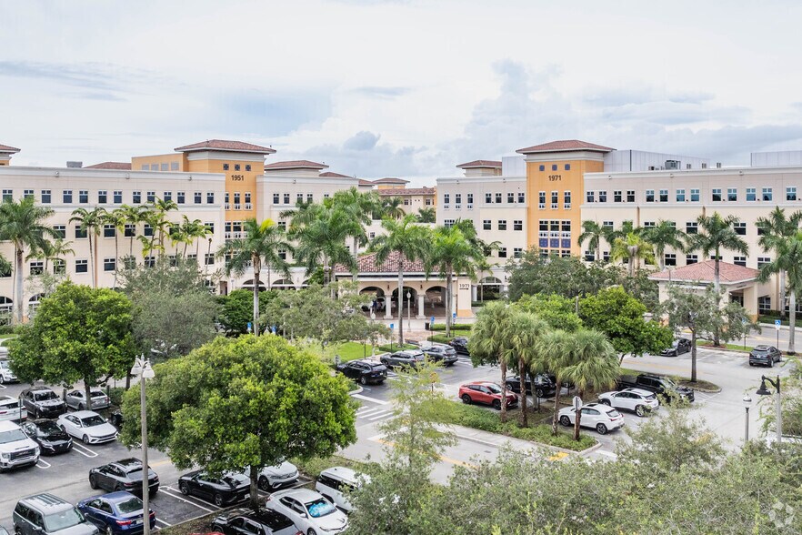 1951 SW 172nd Ave, Miramar, FL à louer - Photo de l’immeuble – Image 3 sur 4