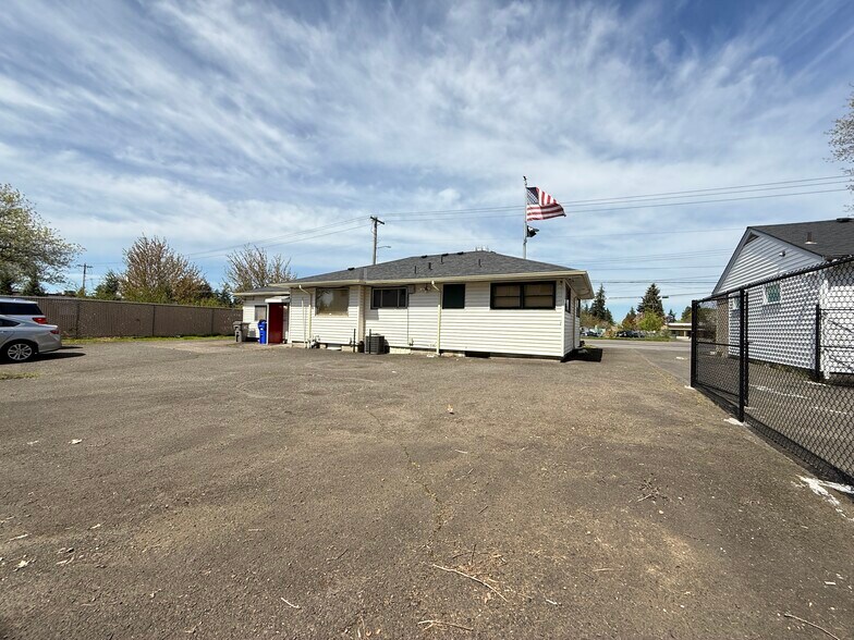 12440 NE Halsey St, Portland, OR à vendre - Photo de l’immeuble – Image 3 sur 5