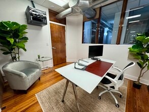 320 1st Ave N, Saint Petersburg, FL à louer Photo intérieure– Image 2 sur 9