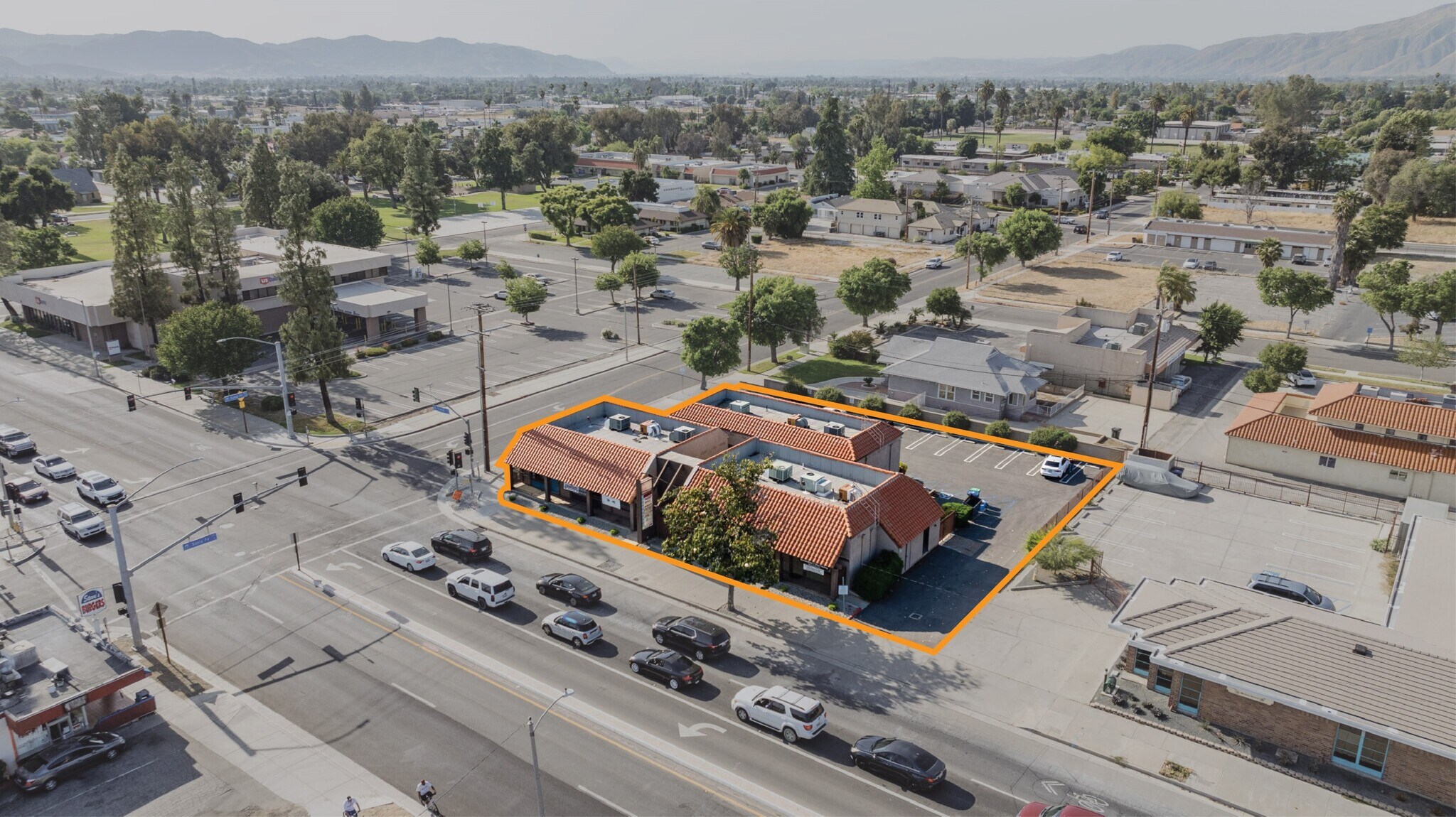 910 E Florida Ave, Hemet, CA à vendre Photo de l’immeuble– Image 1 sur 10