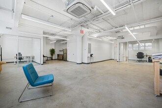 315 Meserole St, Brooklyn, NY à louer Photo intérieure– Image 2 sur 3