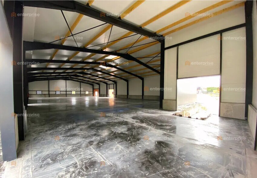 Local d’activités dans Liévin à louer - Photo de l’immeuble – Image 3 sur 6