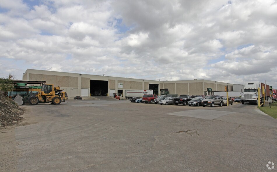 1915-2015 Meridian St, Arlington, TX à louer - Photo principale – Image 1 sur 5
