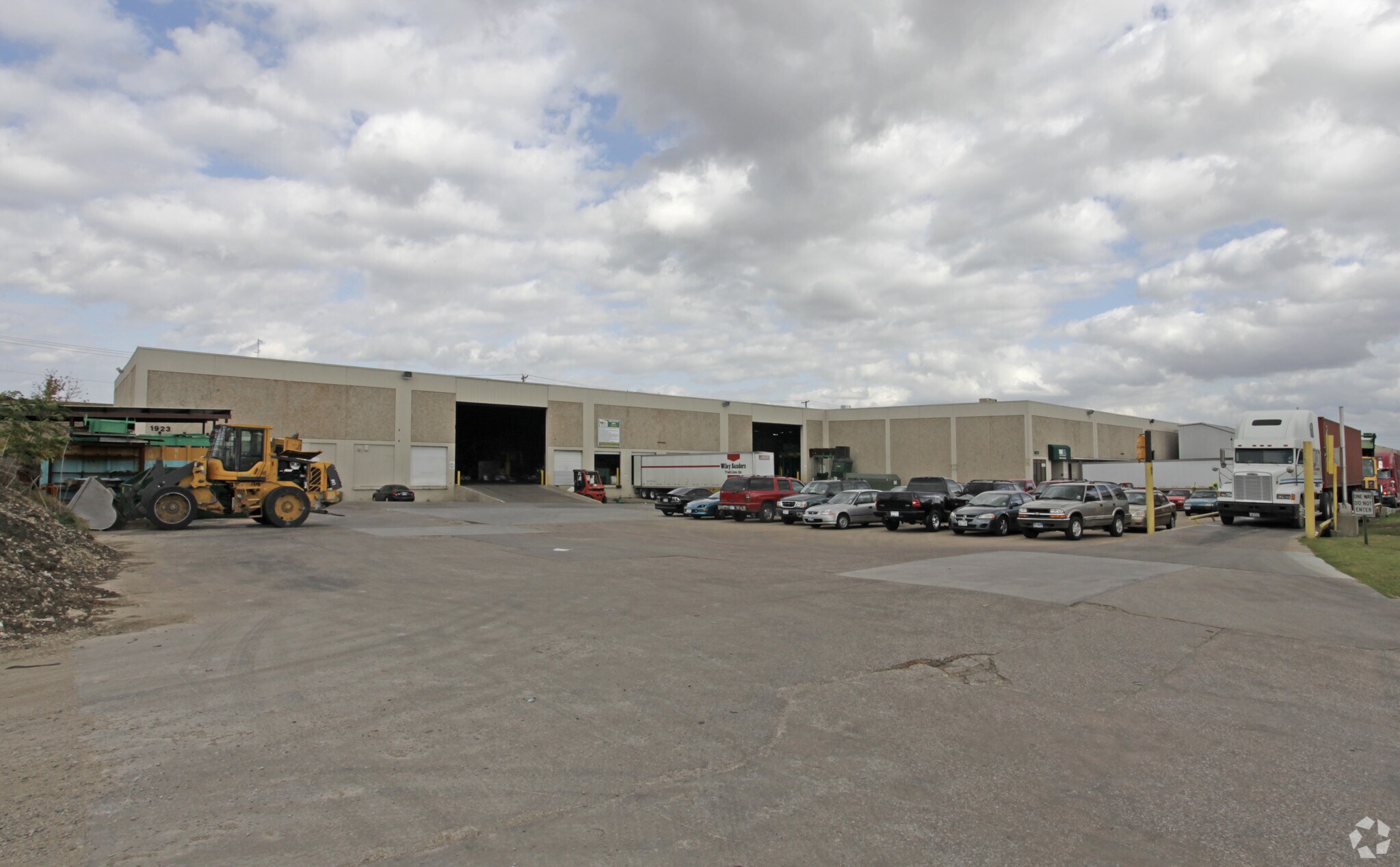 1915-2015 Meridian St, Arlington, TX à louer Photo de l’immeuble– Image 1 sur 6