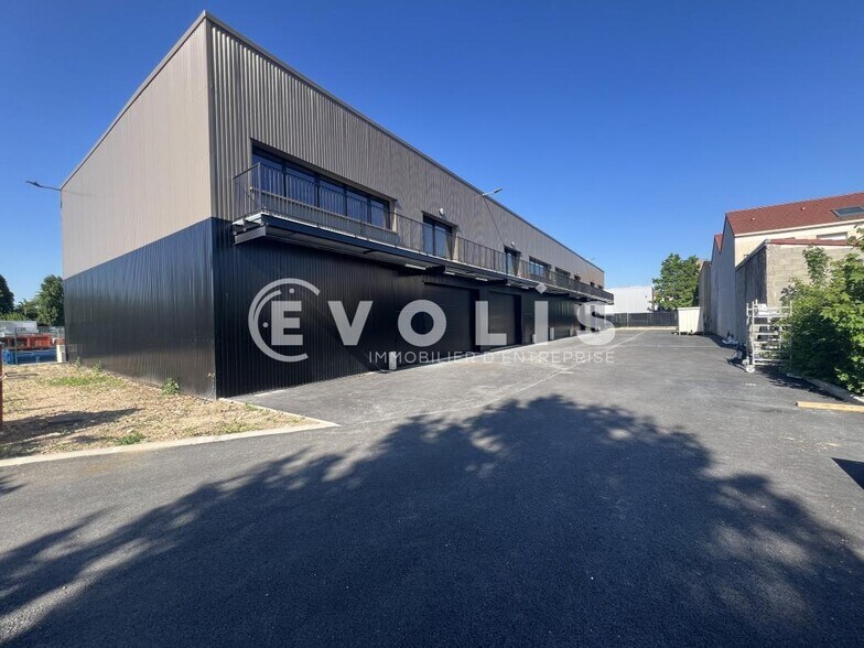 Local d’activités dans Noisy-le-Grand à louer - Photo de l’immeuble – Image 1 sur 16